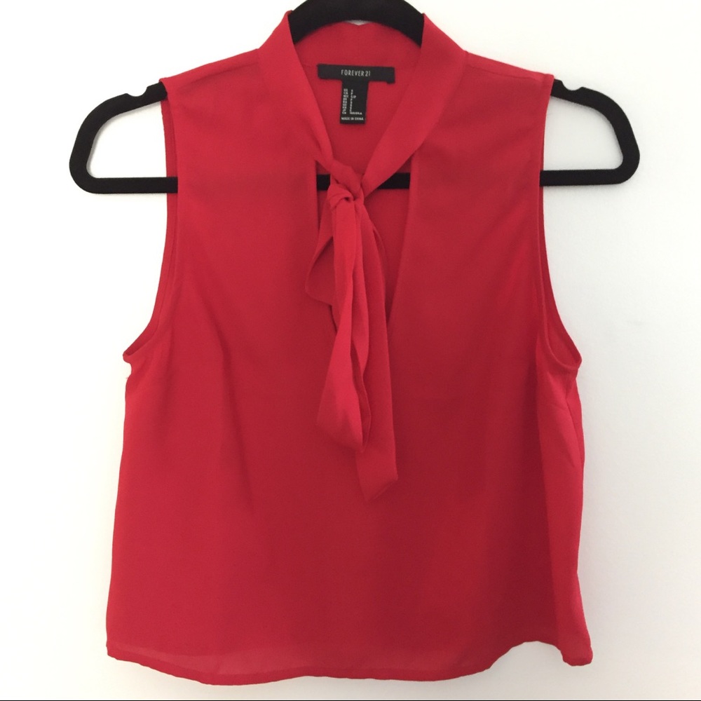 Cute blouse with bow!